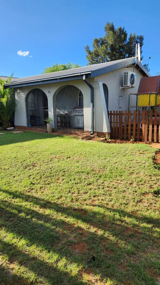 4 Bedroom Property for Sale in Carters Glen Northern Cape